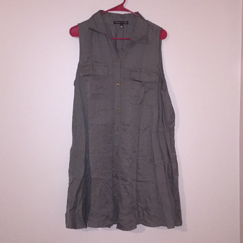 PLUS SIZE Sleeveless collared dress